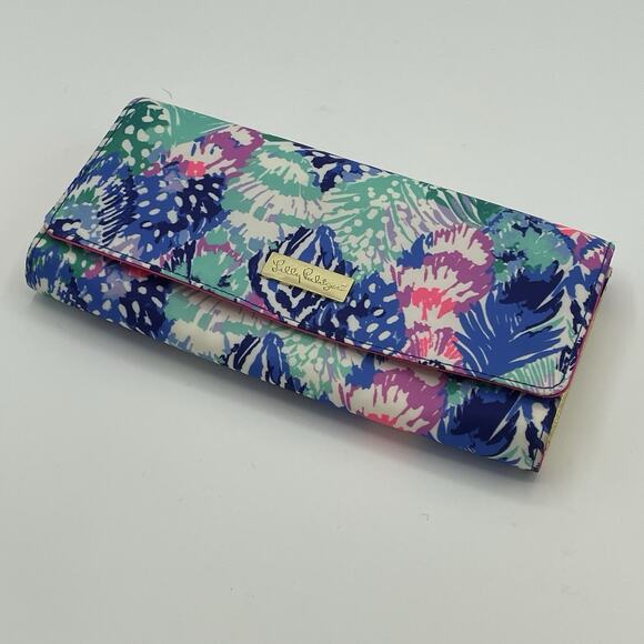 Lilly Pulitzer GWP Travel Wallet Organizer Folio Multi Quill Out Print Blue Pink - Picture 1 of 4